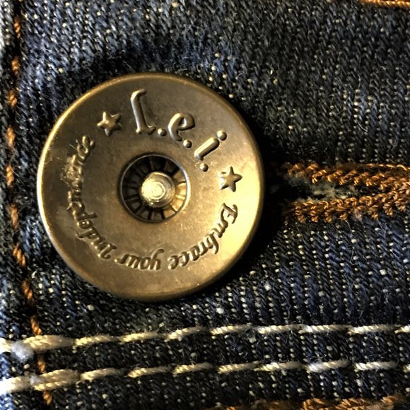 L.E.I. "Sophia Hiphugger Flair" Jeans  |  Size 3 - Picture 6 of 14